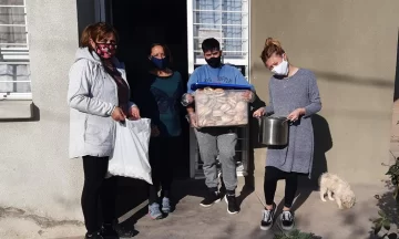 Veganos donan alimentos a los niños pobres