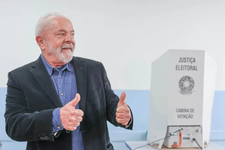 Ganó Lula, pero habrá balotaje con Bolsonaro y un final abierto