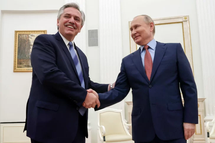 Alberto estrechó lazos con Putin y cuestionó influencias de EEUU