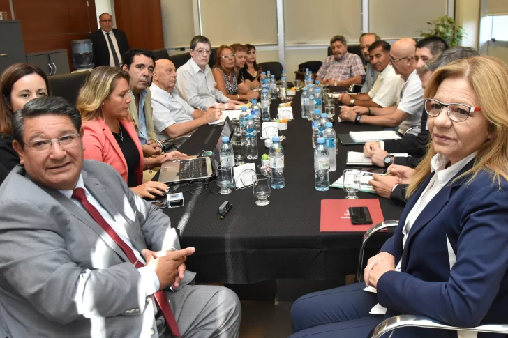 Gobierno subió la oferta salarial entre un 14 y 17% en tres tramos y la analizarán las bases