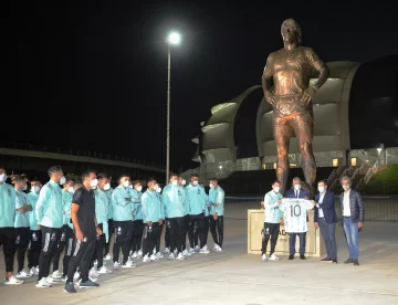 El Pelusa se hizo eterno con su estatua El Pelusa se hizo eterno con su estatua