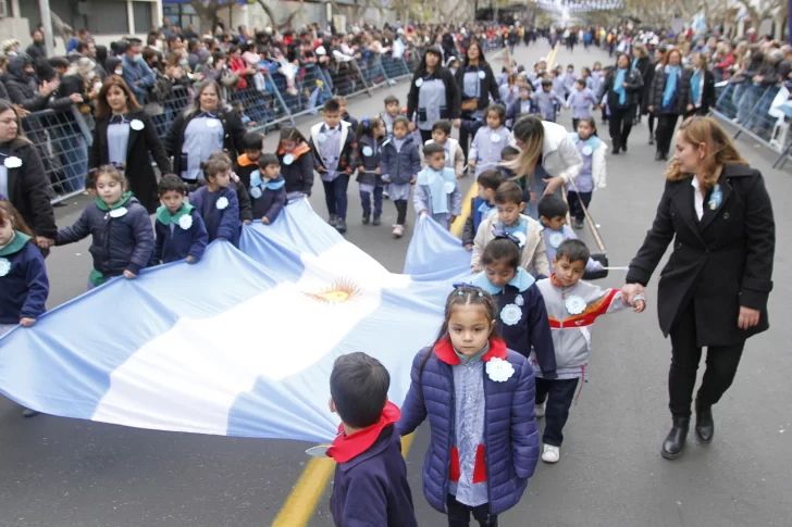 Hasta alumnos de zonas alejadas,  en el desfile por la Independencia