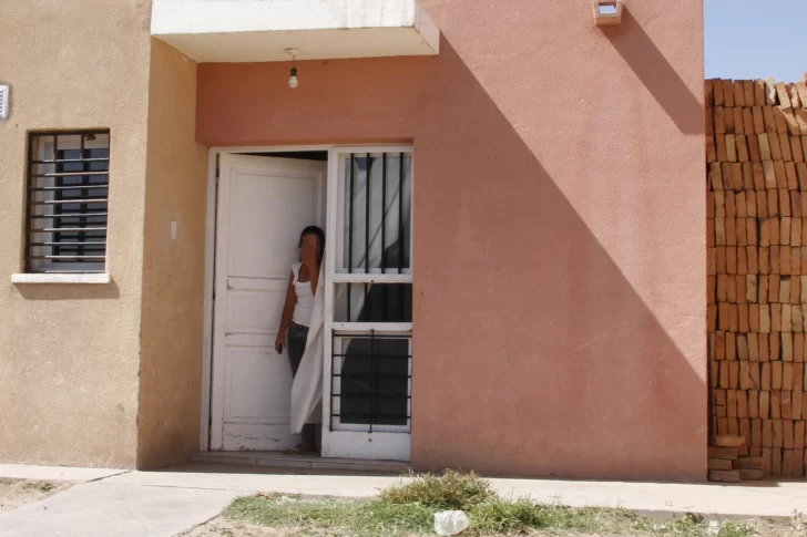 Sus hijos casi se mueren intoxicados, se los quitaron y ahora se los devuelven pero bajo estrictos controles