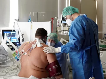 Proyectan una suba sustancial de fallecidos por covid en las próximas semanas en el país Proyectan una suba sustancial de fallecidos por covid en las próximas semanas en el país