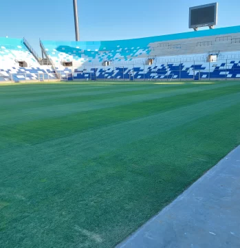 Cuidado exhaustivo y mimos para el césped Cuidado exhaustivo y mimos para el césped