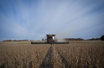 El Gobierno no descarta subir las retenciones: el campo, en guardia