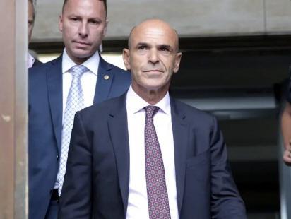 Exdirector de Inteligencia Arribas pide salir del país Exdirector de Inteligencia Arribas pide salir del país