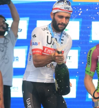 La pandemia golpea al pelotón La pandemia golpea al pelotón