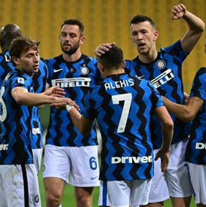 Inter ganó y se aleja en la punta