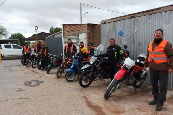 Por la pobreza que vieron en sus viajes, saldrán en sus motocicletas a repartir donaciones