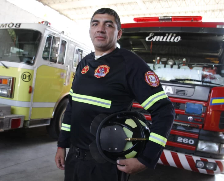 Se salvó de la muerte, es persona de riesgo y sigue trabajando de bombero voluntario