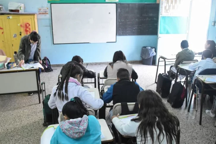 También en San Juan, las escuelas primarias tendrán una hora más de clases por día