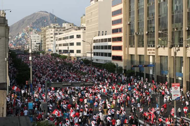En pleno clima de tensión social, Castillo levanta toque de queda En pleno clima de tensión social, Castillo levanta toque de queda