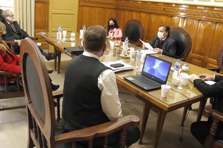 El fiscal General tiene la denuncia contra Flores y debe decidir si hace la acusación