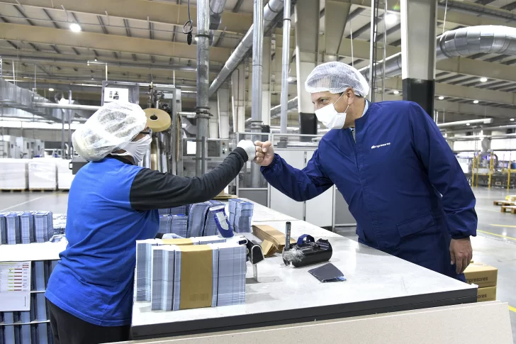 Adelantan el pago de la suba del Salario Mínimo