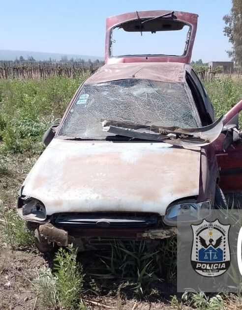 Una mujer y un nene, heridos en un vuelco Una mujer y un nene, heridos en un vuelco