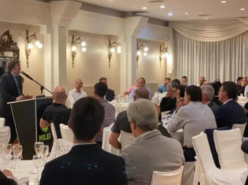 Empresarios fueron a escucharlo pero no quieren que se sepa