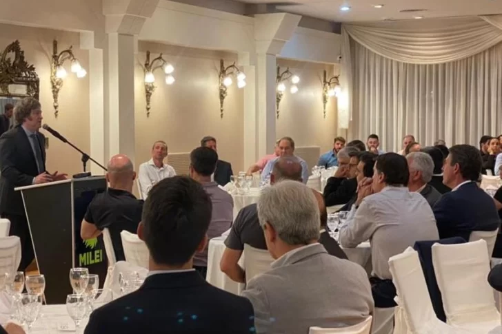 Empresarios fueron a escucharlo pero no quieren que se sepa