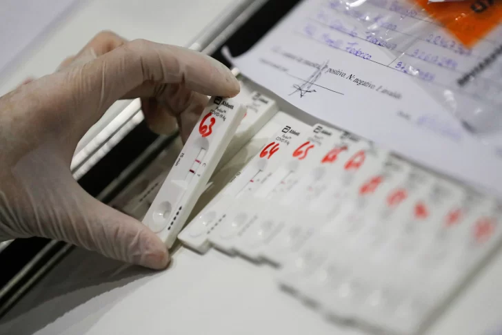 El autotest funciona con saliva o hisopado nasal y revela en 15 minutos