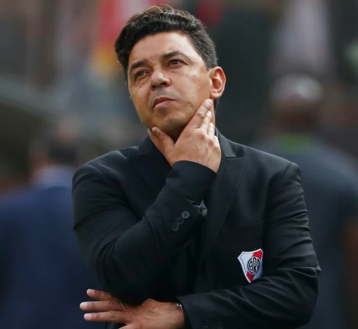 Gallardo en reposo, Biscay a dar órdenes Gallardo en reposo, Biscay a dar órdenes