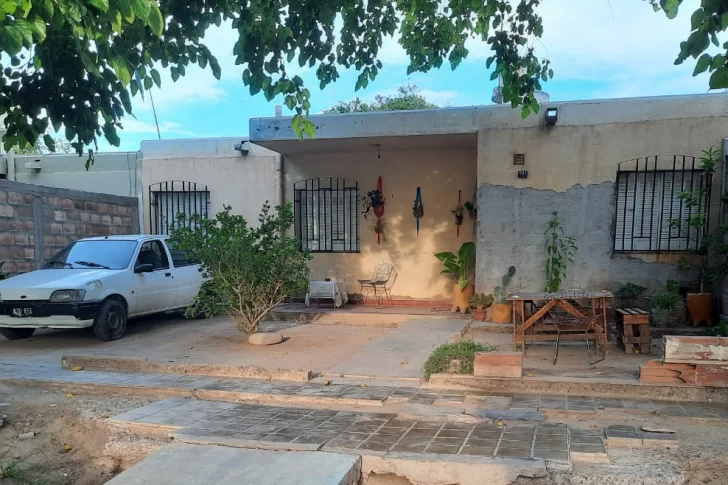 Tenía la luz cortada, quiso engancharse a una red vecina y murió en el intento