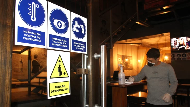 Las 14 medidas del Gobierno: restringe circulación nocturna, cambia horario de comercio y cierre temprano de bares Las 14 medidas del Gobierno: restringe circulación nocturna, cambia horario de comercio y cierre temprano de bares