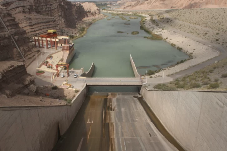Al compás de la sequía, la generación de los diques cae a niveles muy bajos