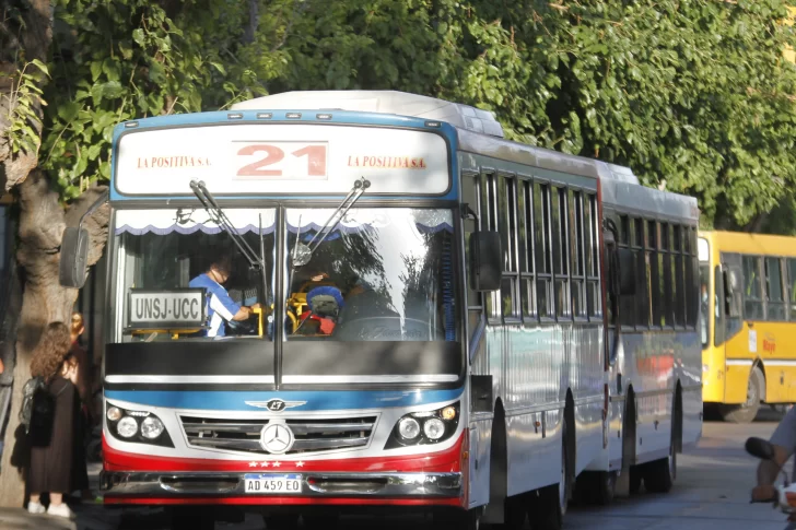 El gremio de los colectiveros no acatará hoy el tiempo de recorrido de las unidades