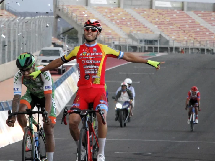 Una sana costumbre: Nico Tivani, otra vez en lo más alto del podio Una sana costumbre: Nico Tivani, otra vez en lo más alto del podio