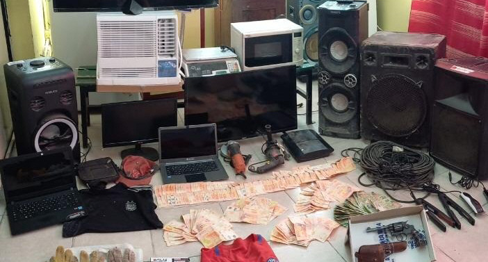 Hallan botín y detienen a uno Hallan botín y detienen a uno