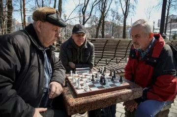 Volviendo a las casas de Kiev con lágrimas tras la retirada de Rusia Volviendo a las casas de Kiev con lágrimas tras la retirada de Rusia