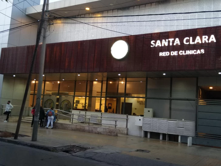 La cochería cruzó a la clínica y dijo que no fue culpable del cambio de cuerpos en la morgue La cochería cruzó a la clínica y dijo que no fue culpable del cambio de cuerpos en la morgue