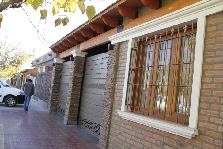 Simularon ser policías para entrar a una casa y asaltar a dos mujeres