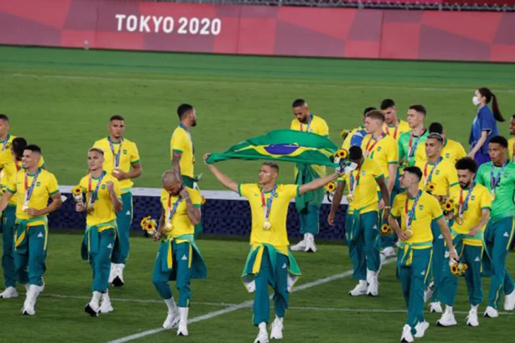 Brasil repitió el oro, en el suplementario