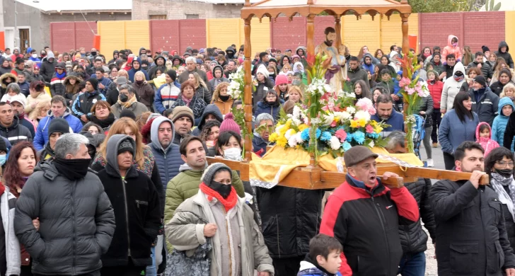 La procesión volvió y fue multitudinaria