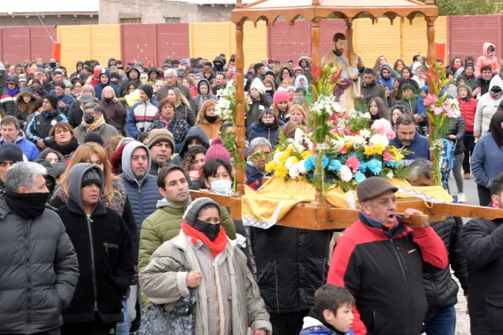 La procesión volvió y fue multitudinaria