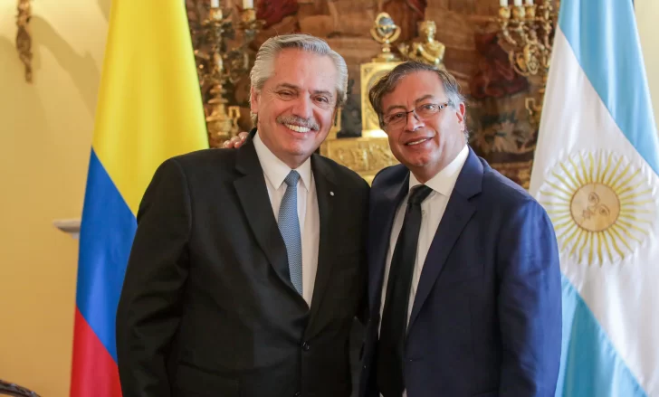 Alberto tiende puentes con Petro en Colombia