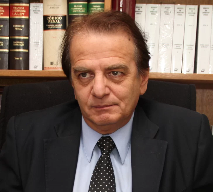 Se viene el juicio a un excomisario, pero la causa contra el exjuez Flores viene demorada Se viene el juicio a un excomisario, pero la causa contra el exjuez Flores viene demorada