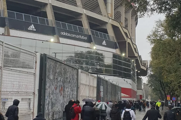 Furor y caos para ver al campeón