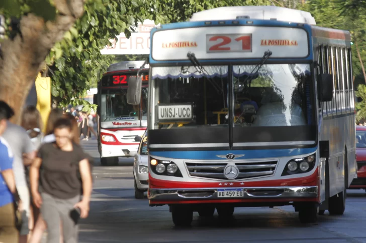 El conflicto de colectiveros por la velocidad se profundiza afuera del Gran San Juan