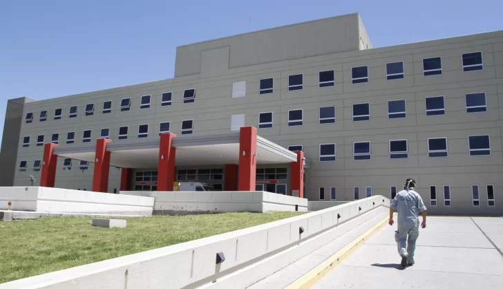 El número de internados en áreas críticas bajó casi 40% en un mes El número de internados en áreas críticas bajó casi 40% en un mes