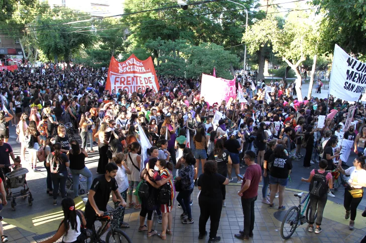8M: con más de 25.000 personas, la marcha tuvo una fuerte convocatoria
