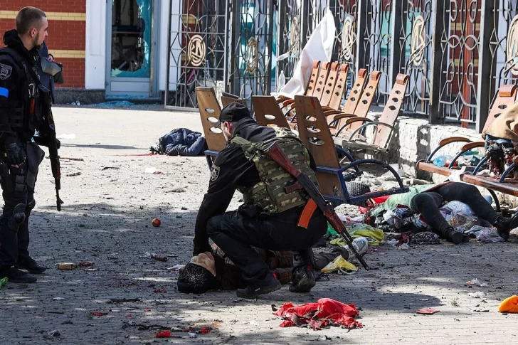 Gritos, muerte y desesperación tras ataque a estación ucraniana