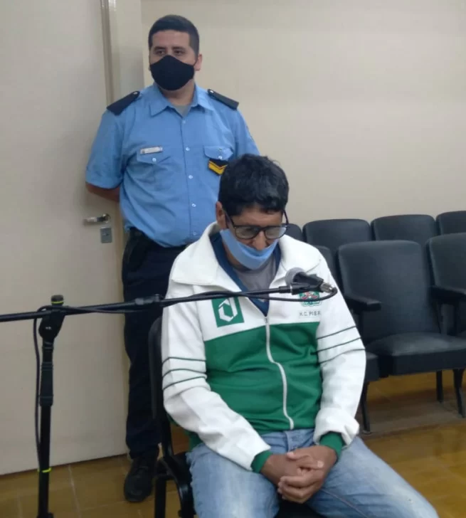 Sacaba fotos desnuda y le mostraba porno a su “nieta”