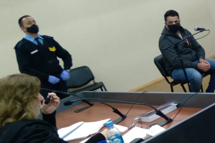 Fiscalía quiere que un policía sea condenado a 9 años y pague $300.000, por violador