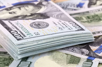 El dólar blue llegó a 158 pesos y es récord