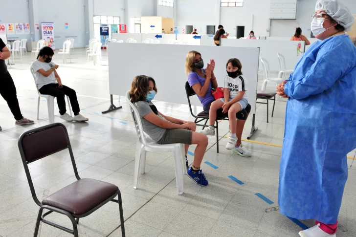 Empiezan a aplicar la segunda dosis a los niños, clave para la inmunidad de rebaño