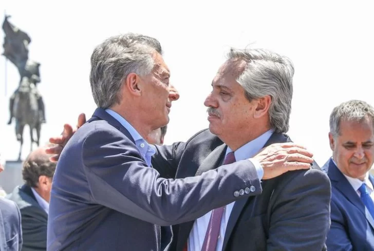 Abrazo de Macri y Fernández en Luján, a pocas horas del cambio de gobierno