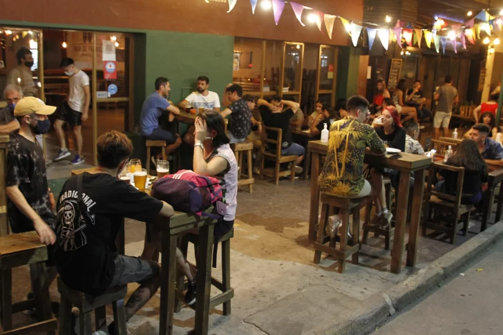 La noche en los bares: 7 horas de lleno total y con mucho respeto del protocolo