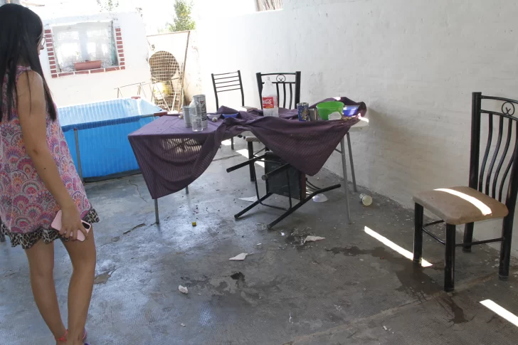 Asaltaron con armas a ocho, los golpearon con cadenas y una recibió un perdigonazo